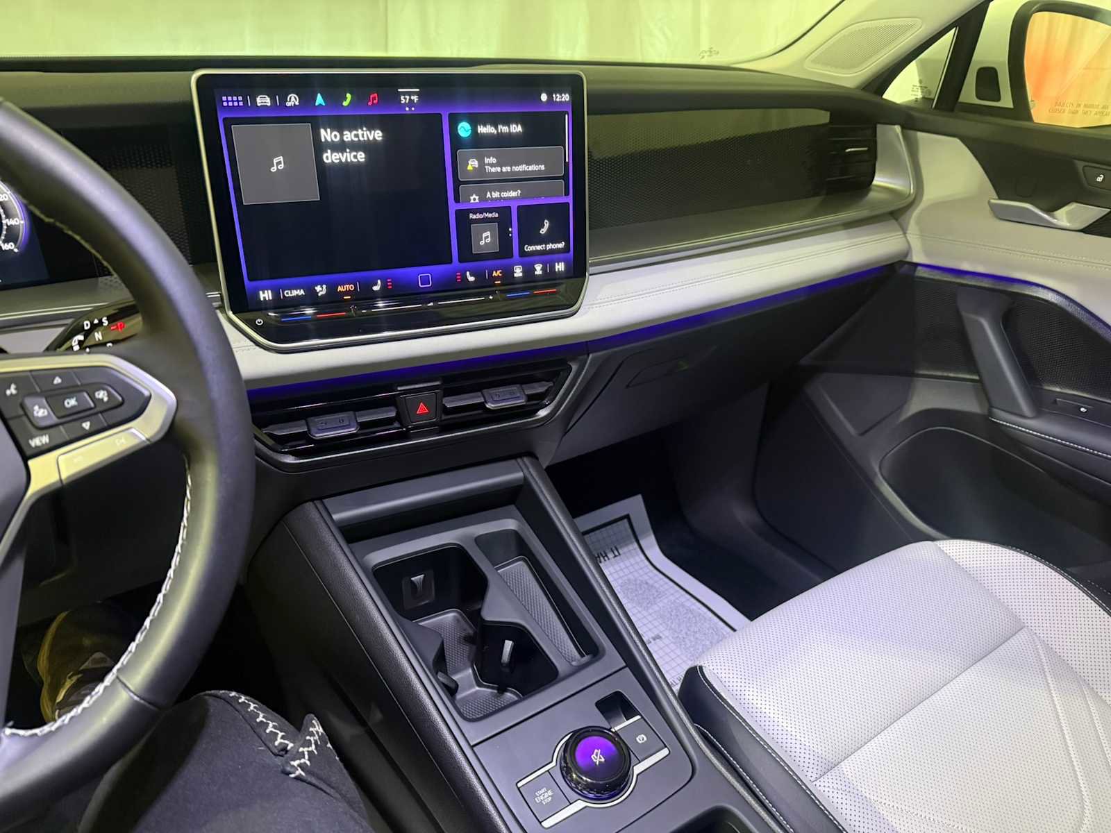 Certified 2025 Volkswagen Tiguan SE image 34