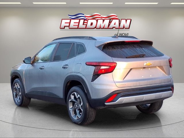 Used 2024 Chevrolet Trax LT w/ LT Convenience Package FWD image 3