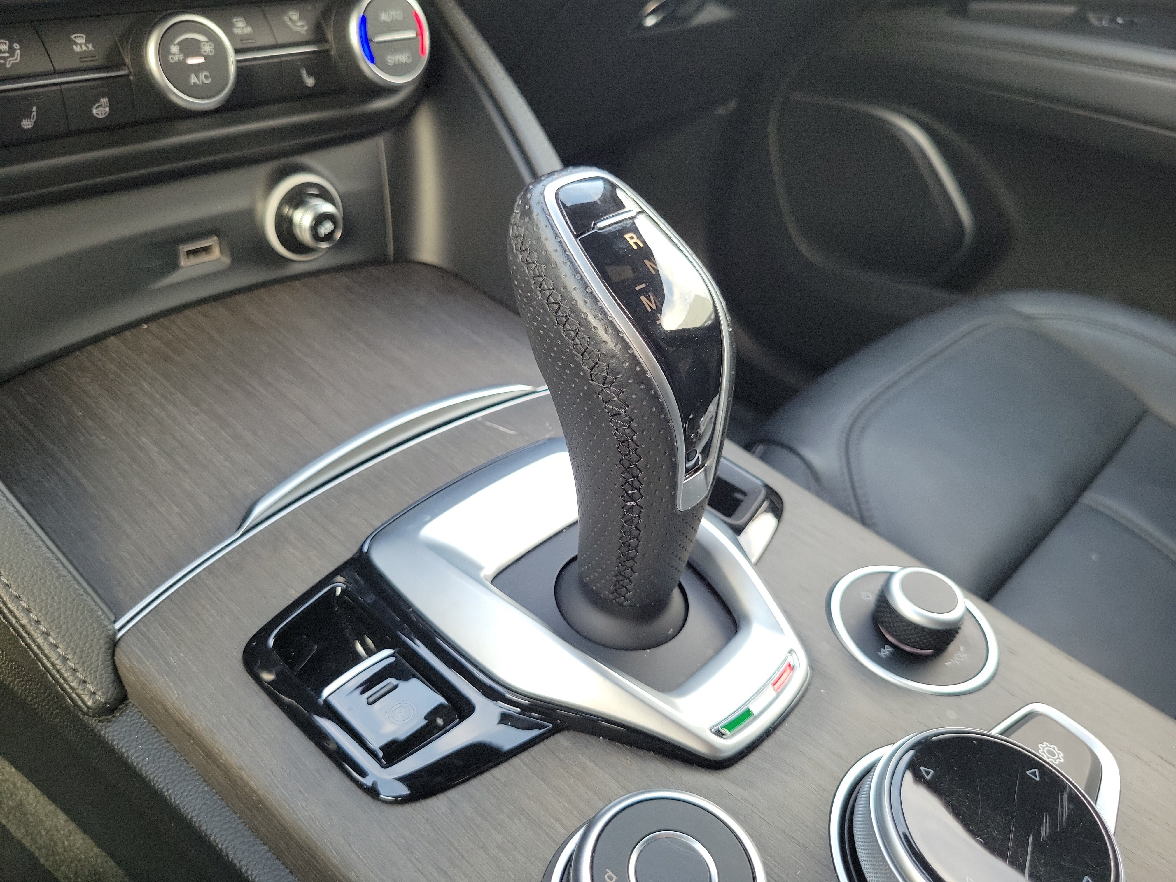 Used 2023 Alfa Romeo Stelvio Ti w/ Active Assist Plus Package AWD/4WD image 24