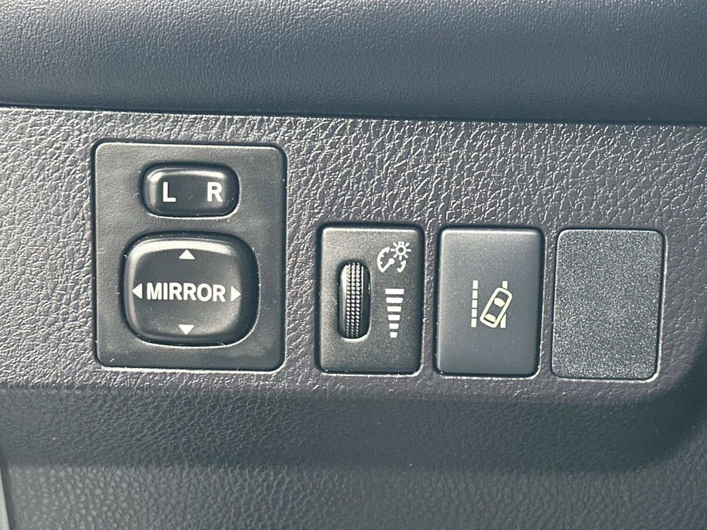 Used 2018 Toyota RAV4 XLE image 21