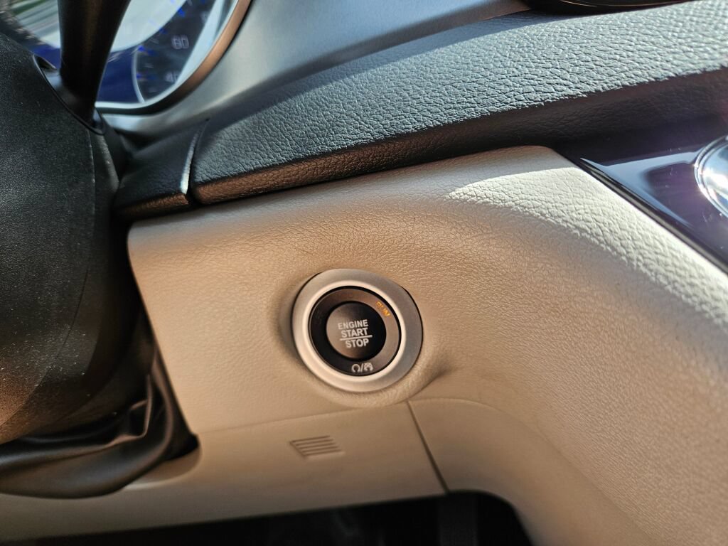 Used 2024 Chrysler Pacifica Touring-L FWD image 24