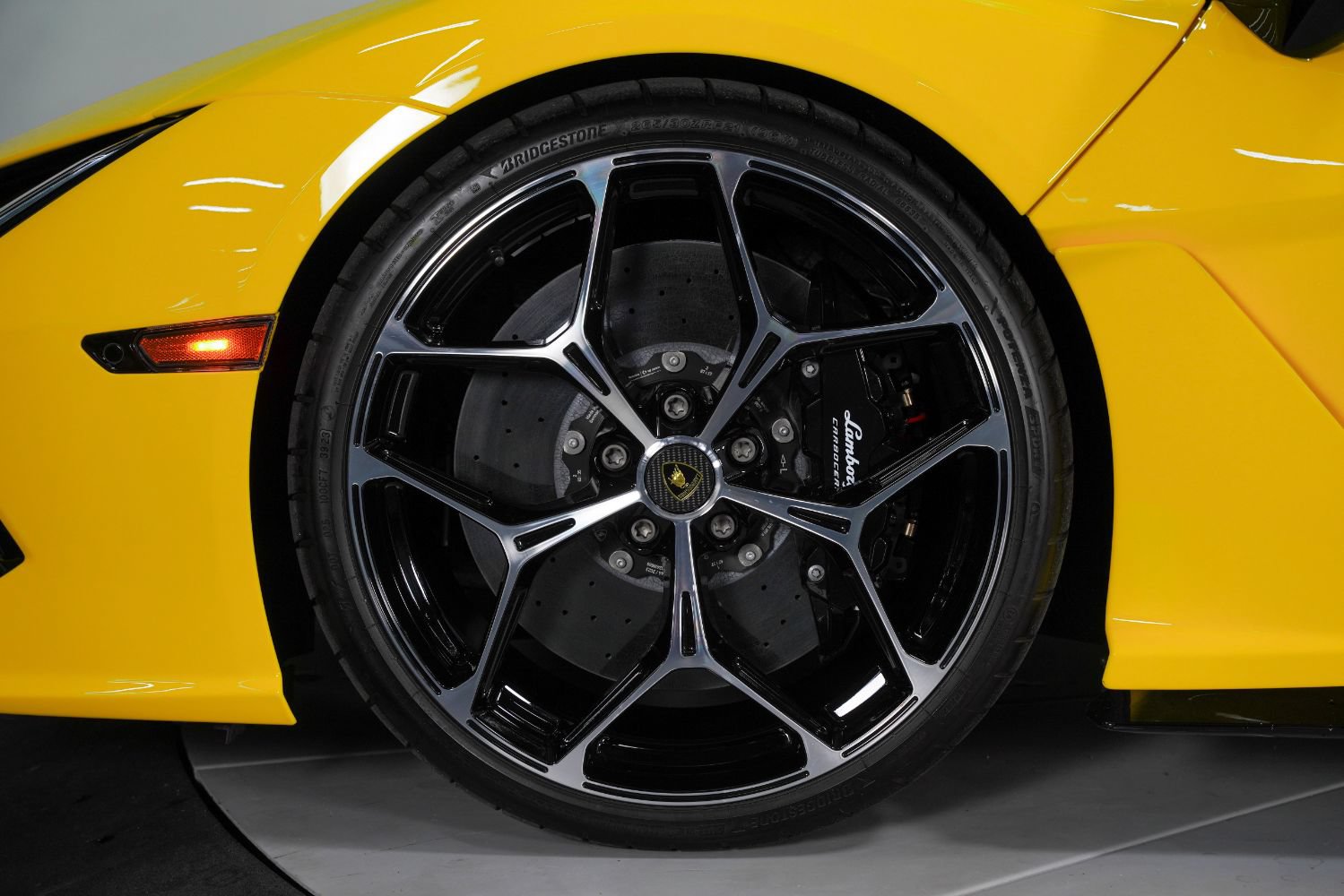 Used 2024 Lamborghini Revuelto AWD/4WD image 17