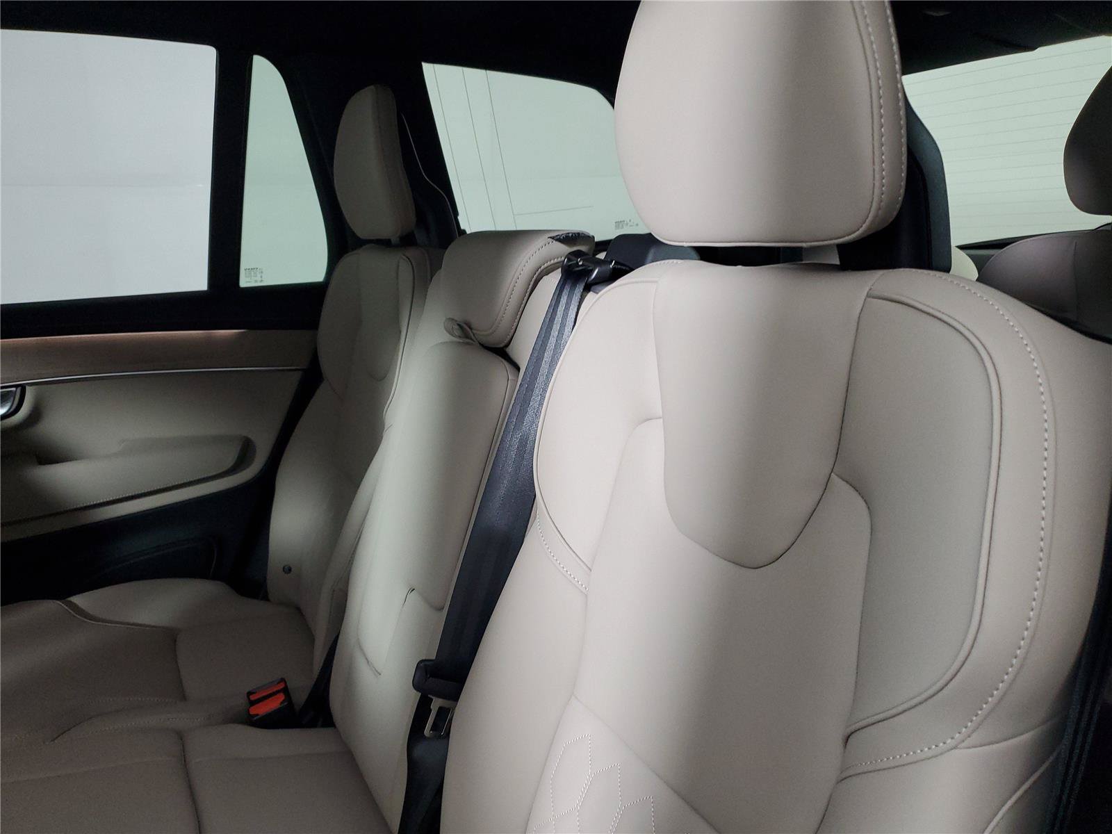 New 2026 Volvo XC90 B6 Plus w/ Protection Package Premier AWD/4WD image 13