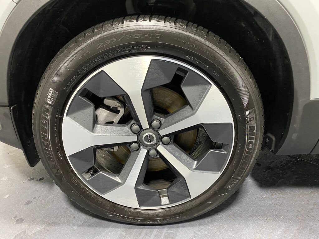 Used 2024 Volvo XC40 B5 Plus image 5