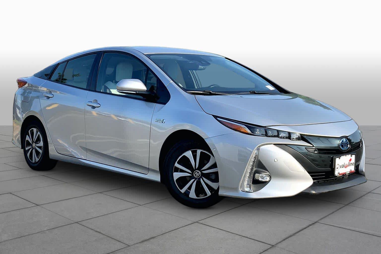 Used 2017 Toyota Prius Prime Advanced FWD image 3