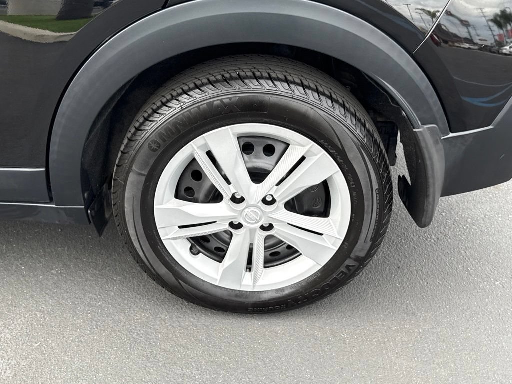 Used 2018 Nissan Kicks S FWD image 17