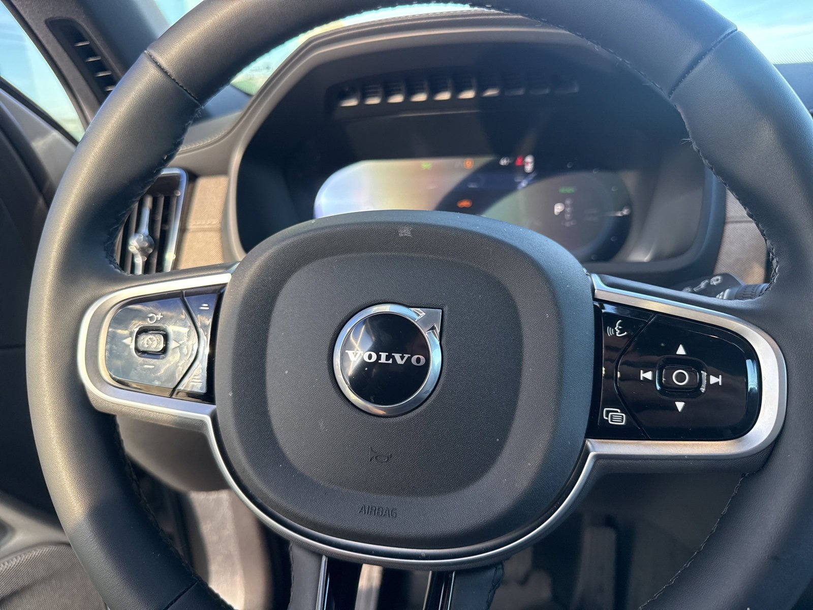 Used 2025 Volvo XC90 T8 Ultra w/ Protection Package Premier image 24