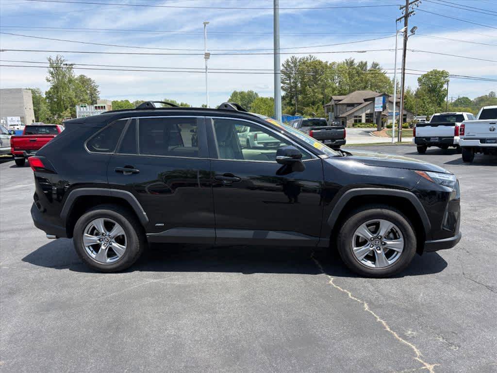 Used 2022 Toyota RAV4 XLE AWD/4WD image 2