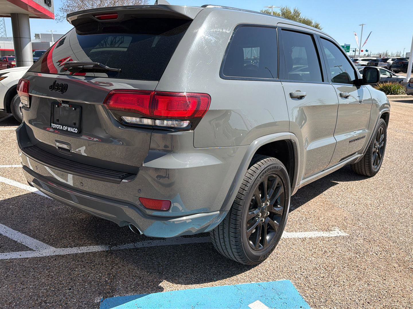 Used 2020 Jeep Grand Cherokee Altitude RWD image 3