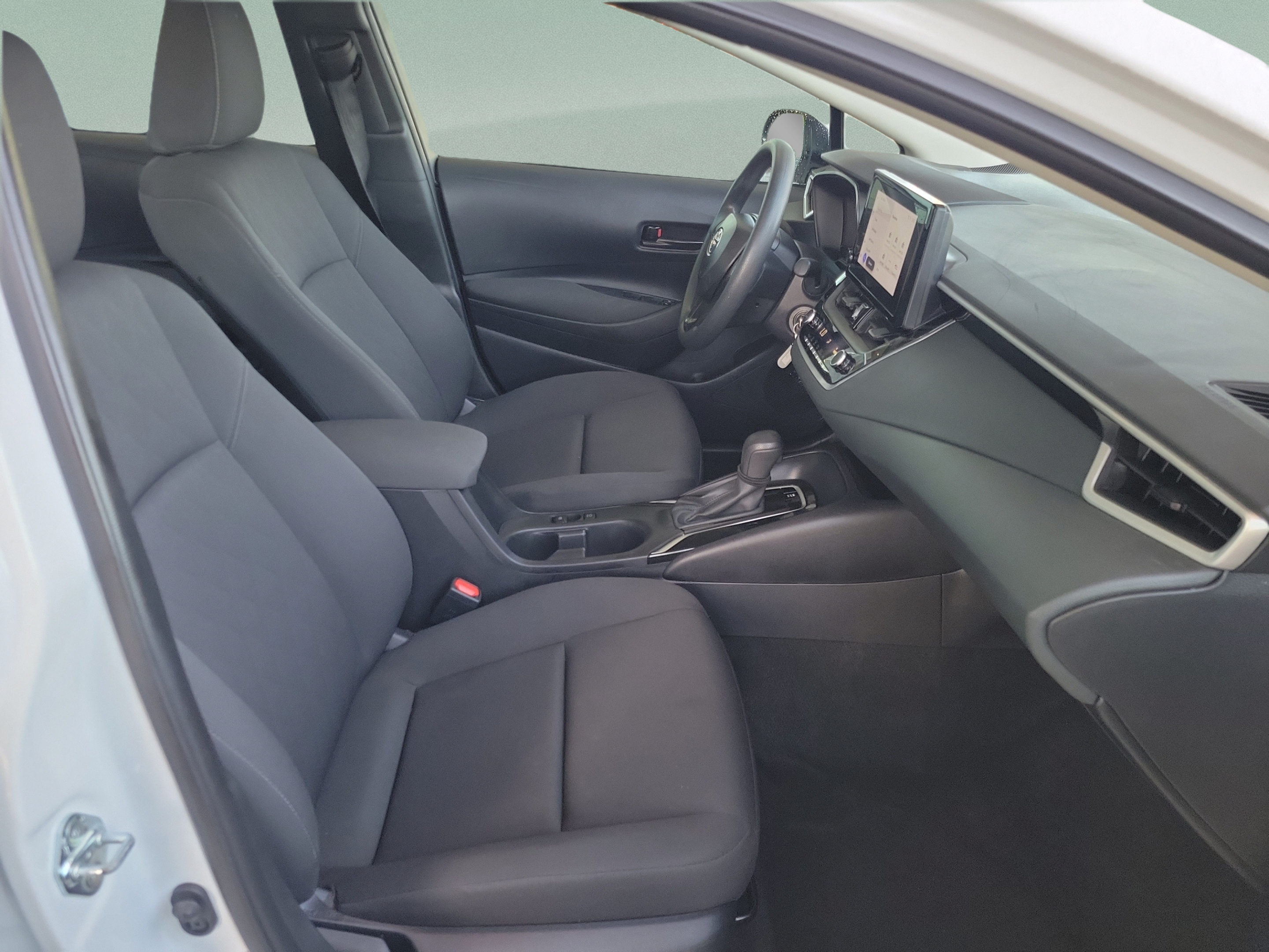 Used 2025 Toyota Corolla LE FWD image 32