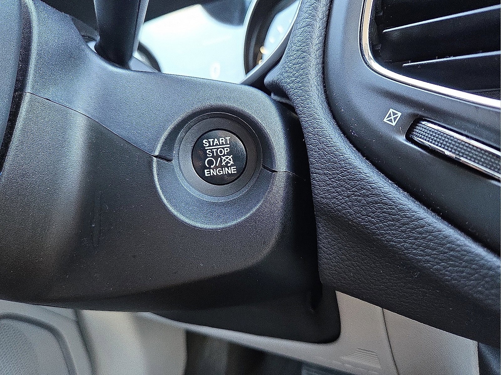 Used 2018 Jeep Compass Latitude w/ Popular Equipment Group image 19