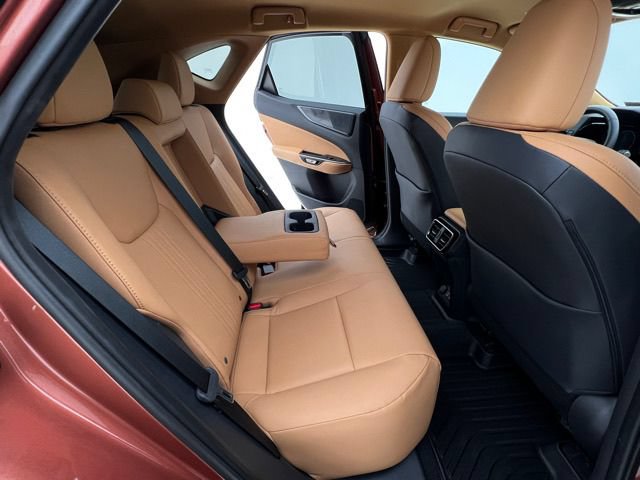 Used 2025 Lexus NX 250 FWD w/ Towing Package (2000 Lbs) image 16