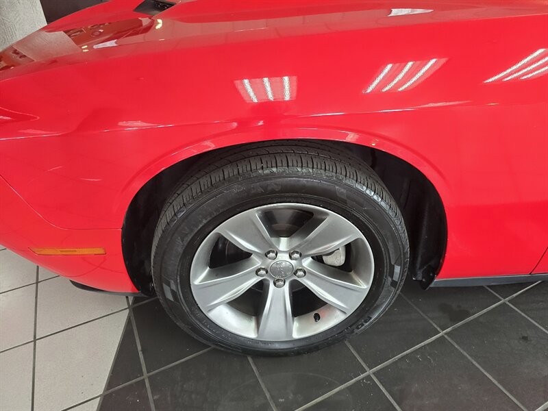 Used 2015 Dodge Challenger SXT RWD image 23