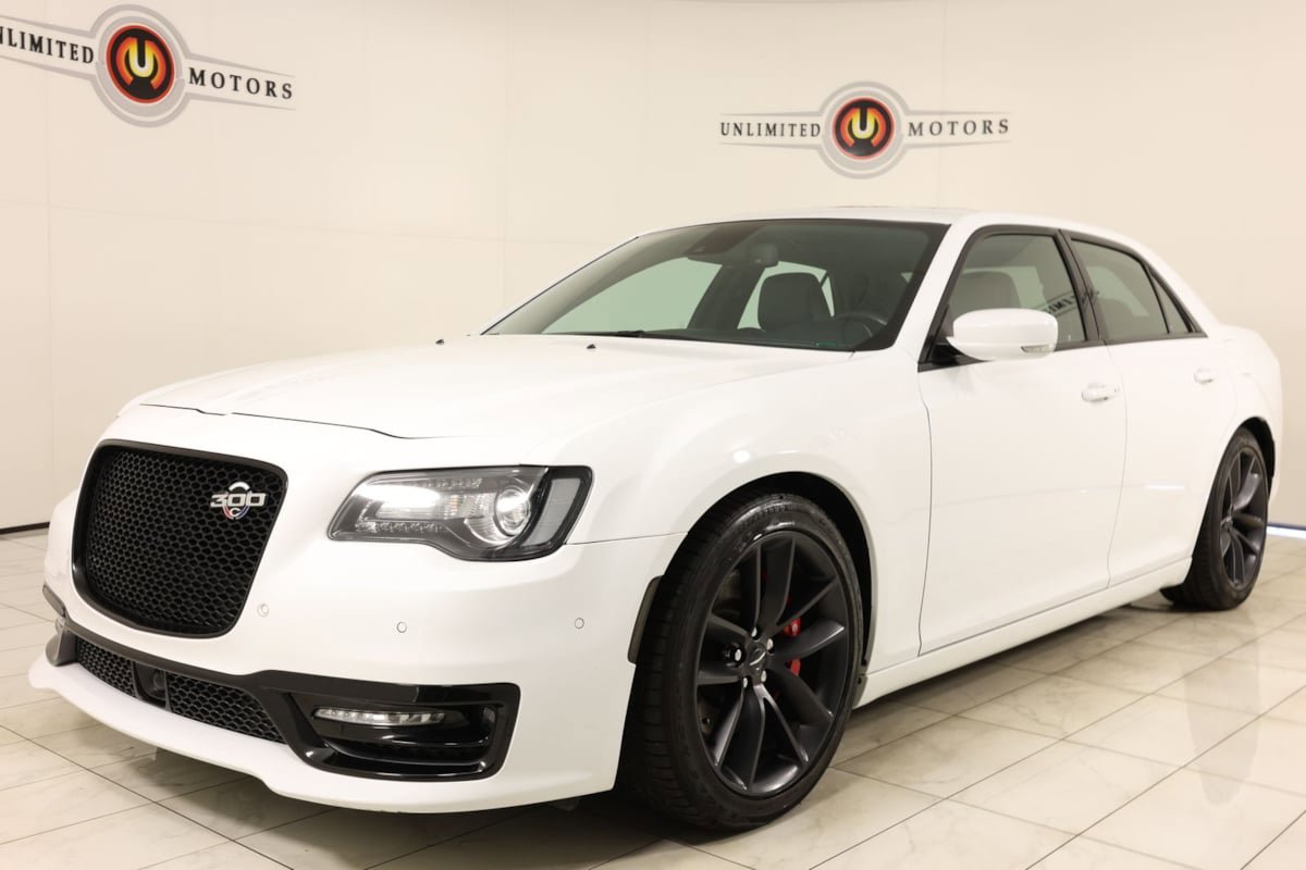 Used 2023 Chrysler 300 C RWD image 5
