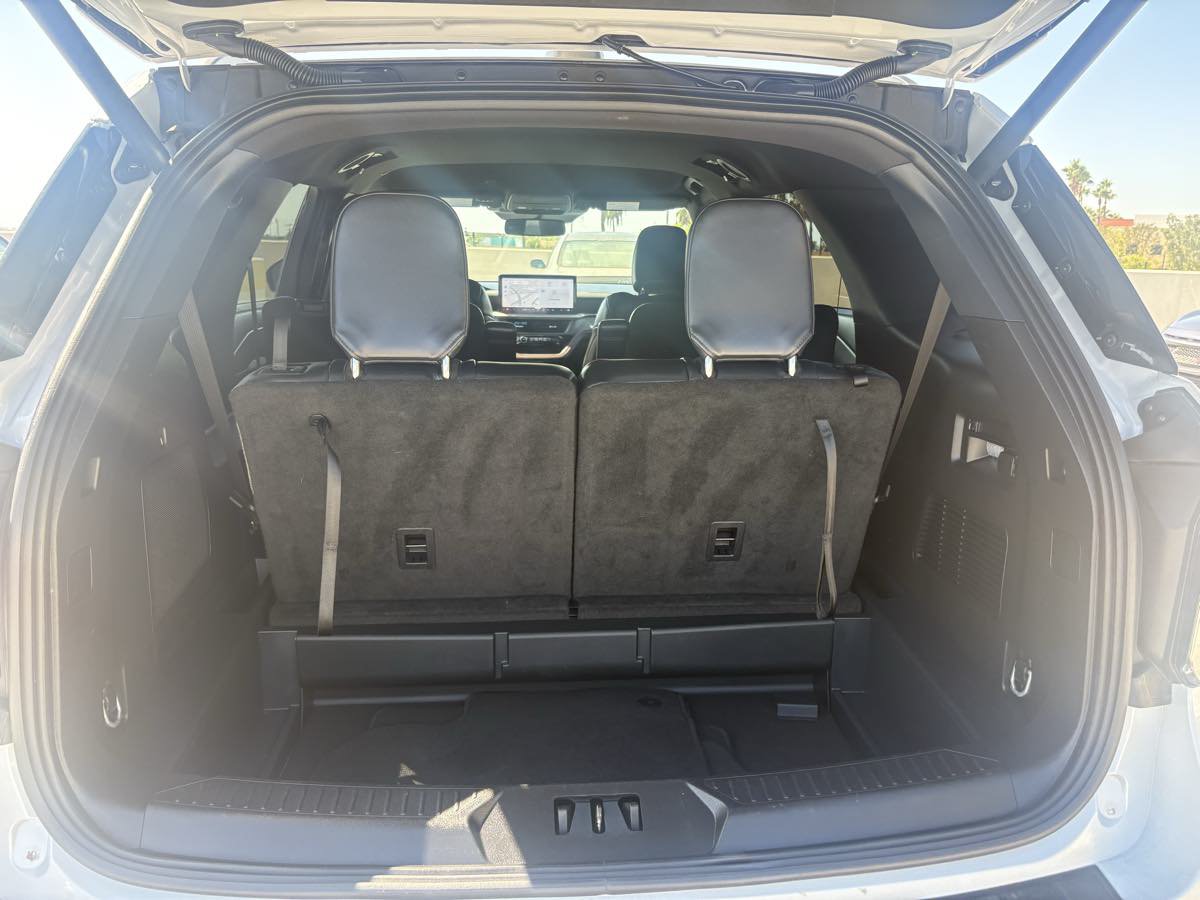 Used 2026 Ford Explorer ST-Line w/ ST-Line Street Pack RWD image 17