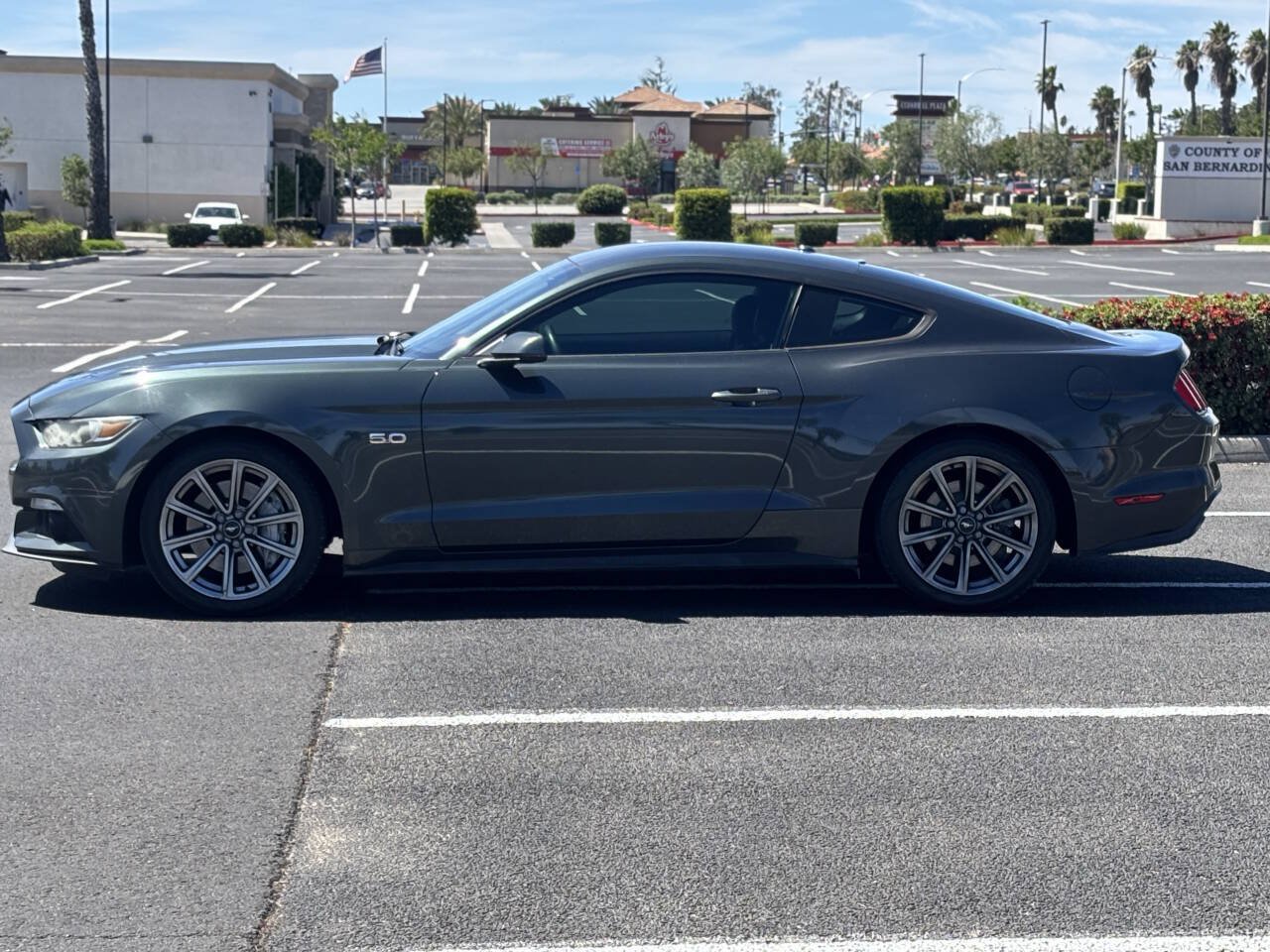 Used 2015 Ford Mustang GT Premium w/ Equipment Group 401A RWD image 4