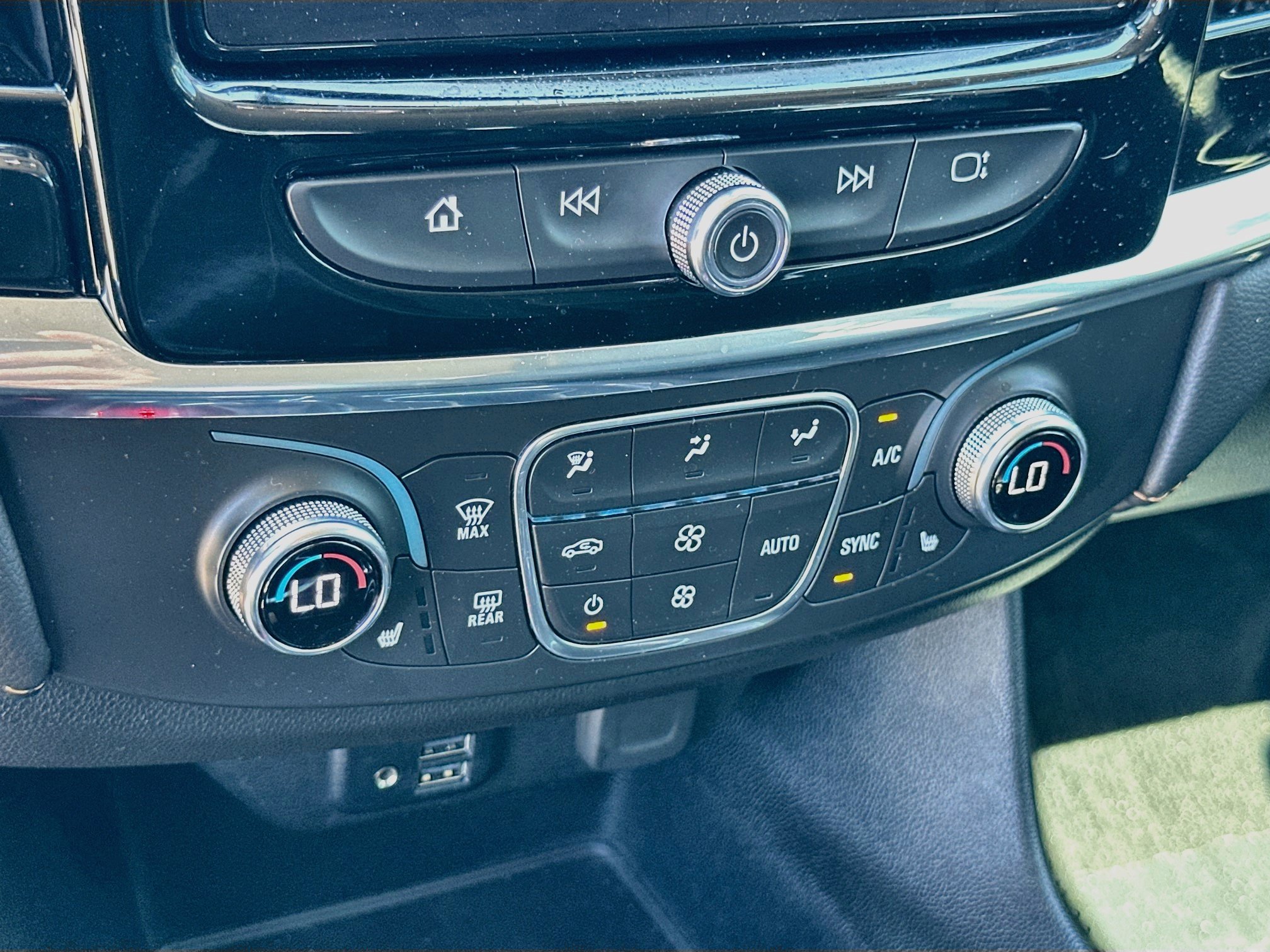 Used 2020 Chevrolet Traverse RS FWD image 16