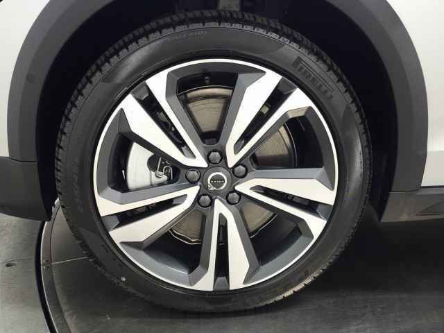 Used 2025 Volvo V60 B5 Cross Country Plus w/ Protection Package Premier image 8