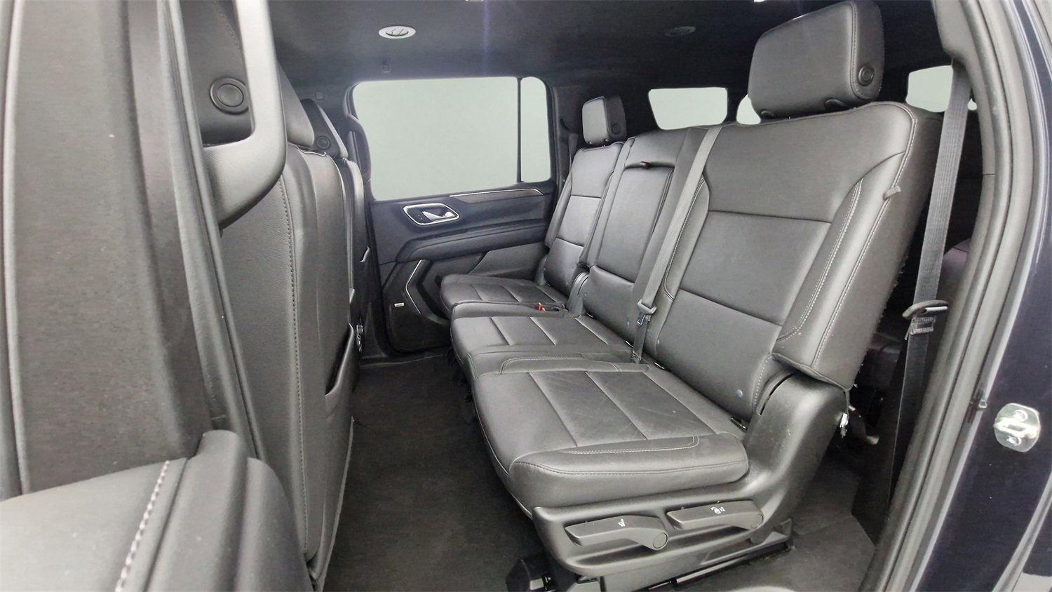Used 2023 Chevrolet Suburban LT image 23
