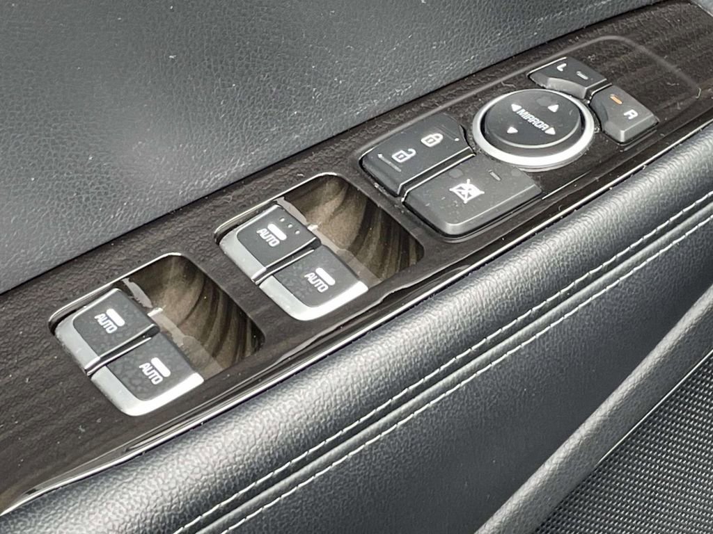 Used 2019 Kia Sorento LX image 16