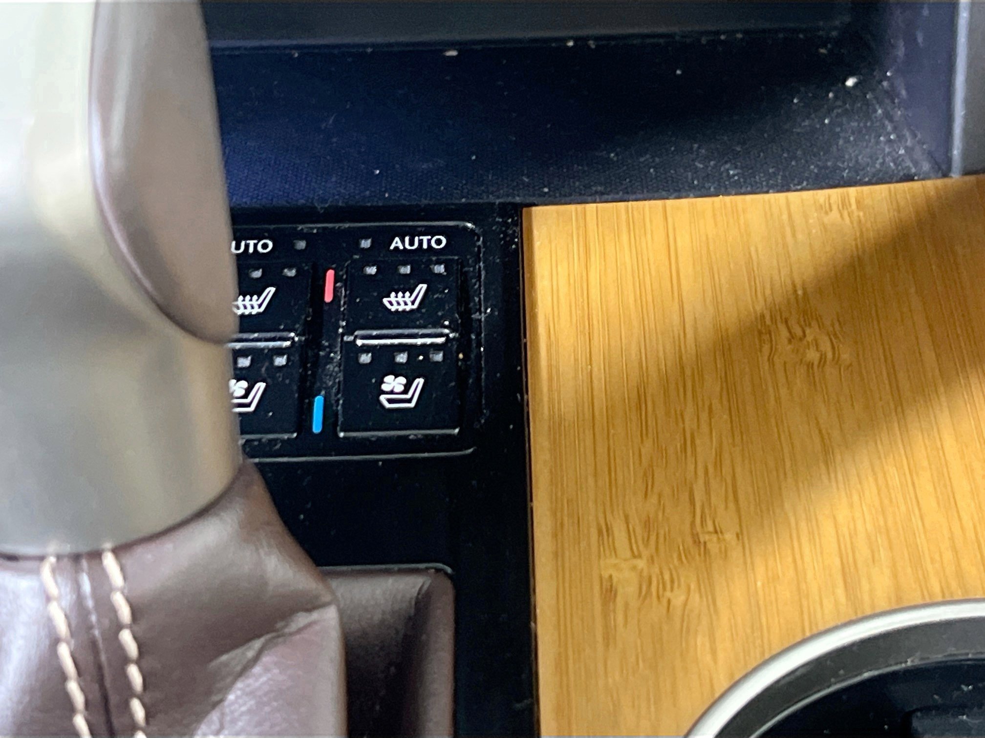 Used 2017 Lexus RX 450h AWD w/ Cold Weather Package image 20