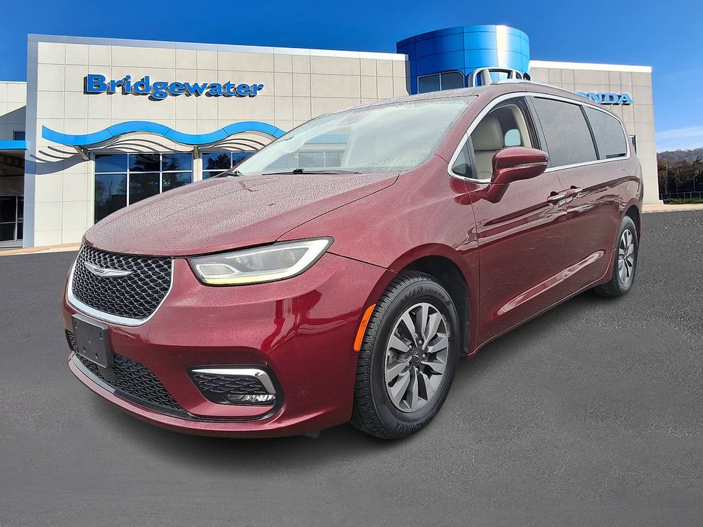 Used 2021 Chrysler Pacifica Touring-L FWD image 3