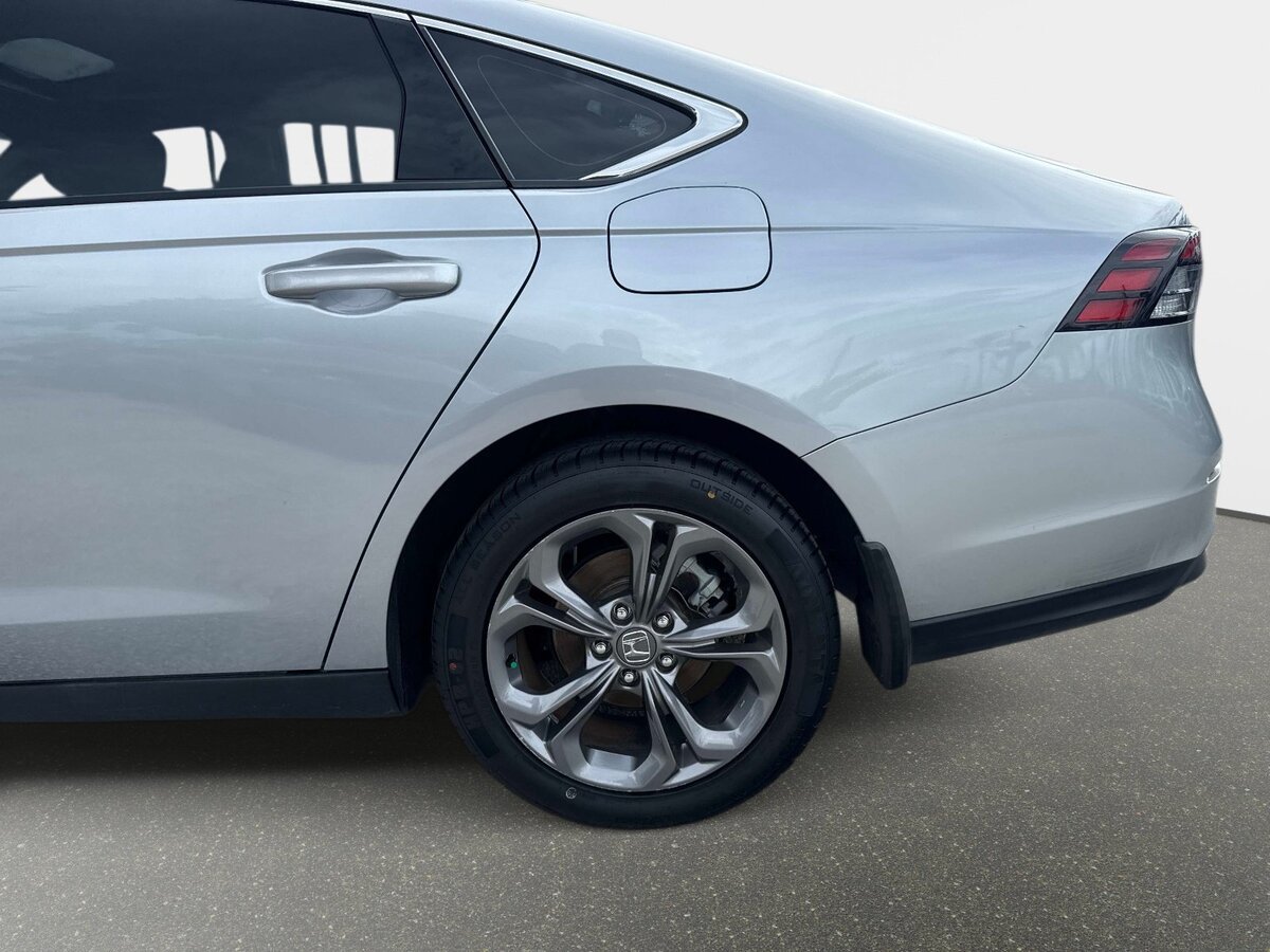 Used 2023 Honda Accord EX image 9