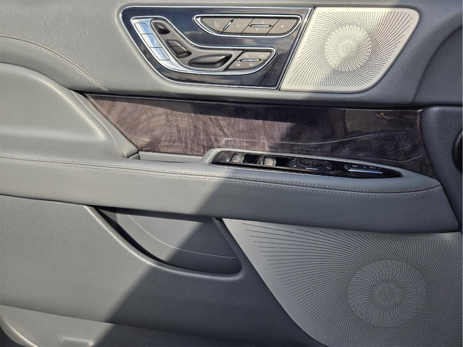 Used 2019 Lincoln Navigator L Reserve AWD/4WD image 20