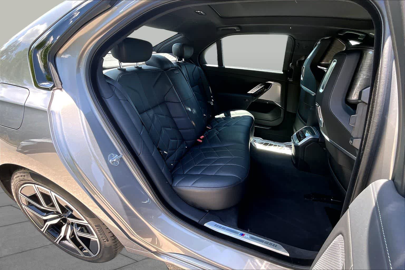 Certified 2025 BMW 740i RWD image 19