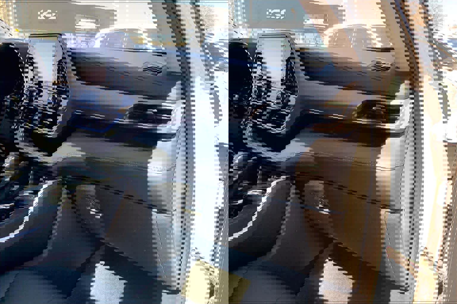 Used 2021 Toyota Highlander XLE AWD/4WD image 19