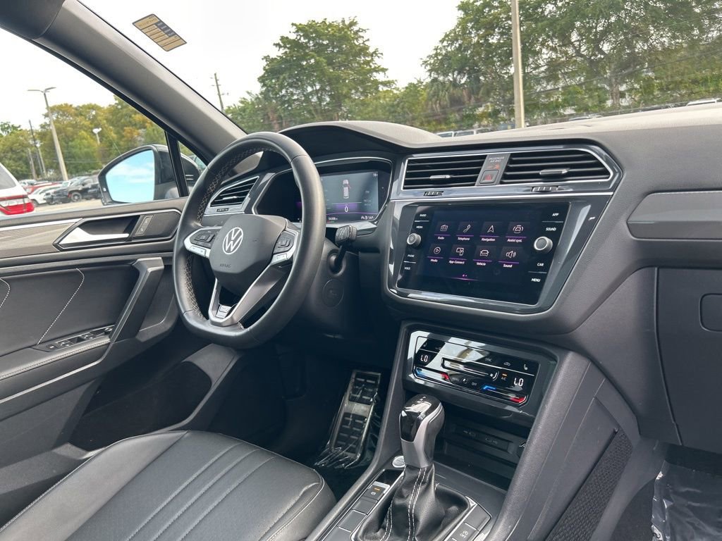 Used 2023 Volkswagen Tiguan SE R-Line image 28