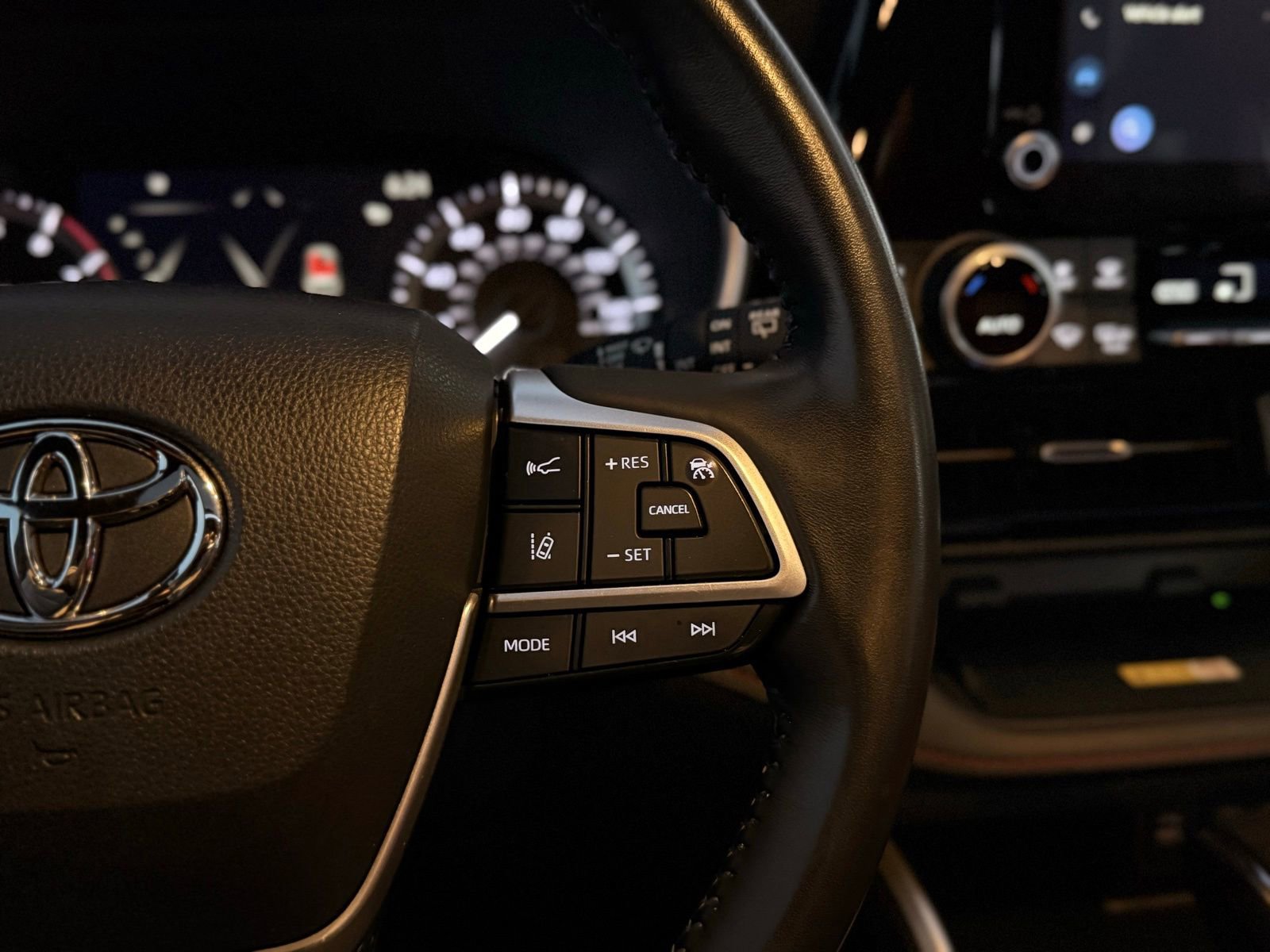 Used 2023 Toyota Highlander XSE image 34