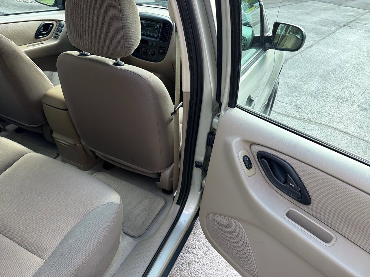 Used 2004 Ford Escape XLS FWD image 27