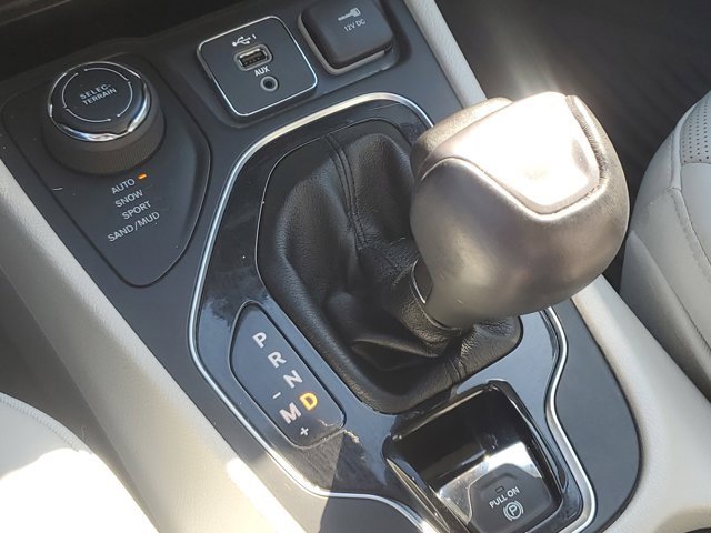 Used 2020 Jeep Cherokee Limited w/ Luxury Group image 30