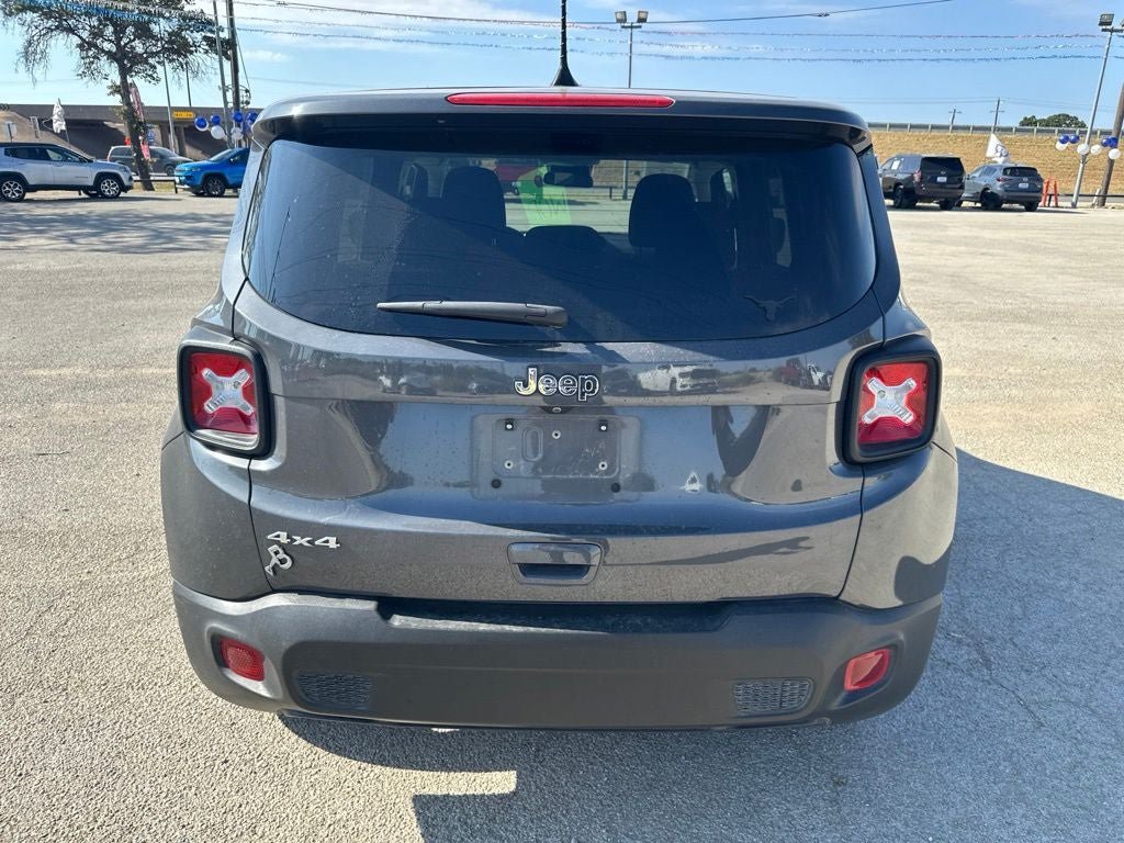 Used 2023 Jeep Renegade Latitude AWD/4WD image 6