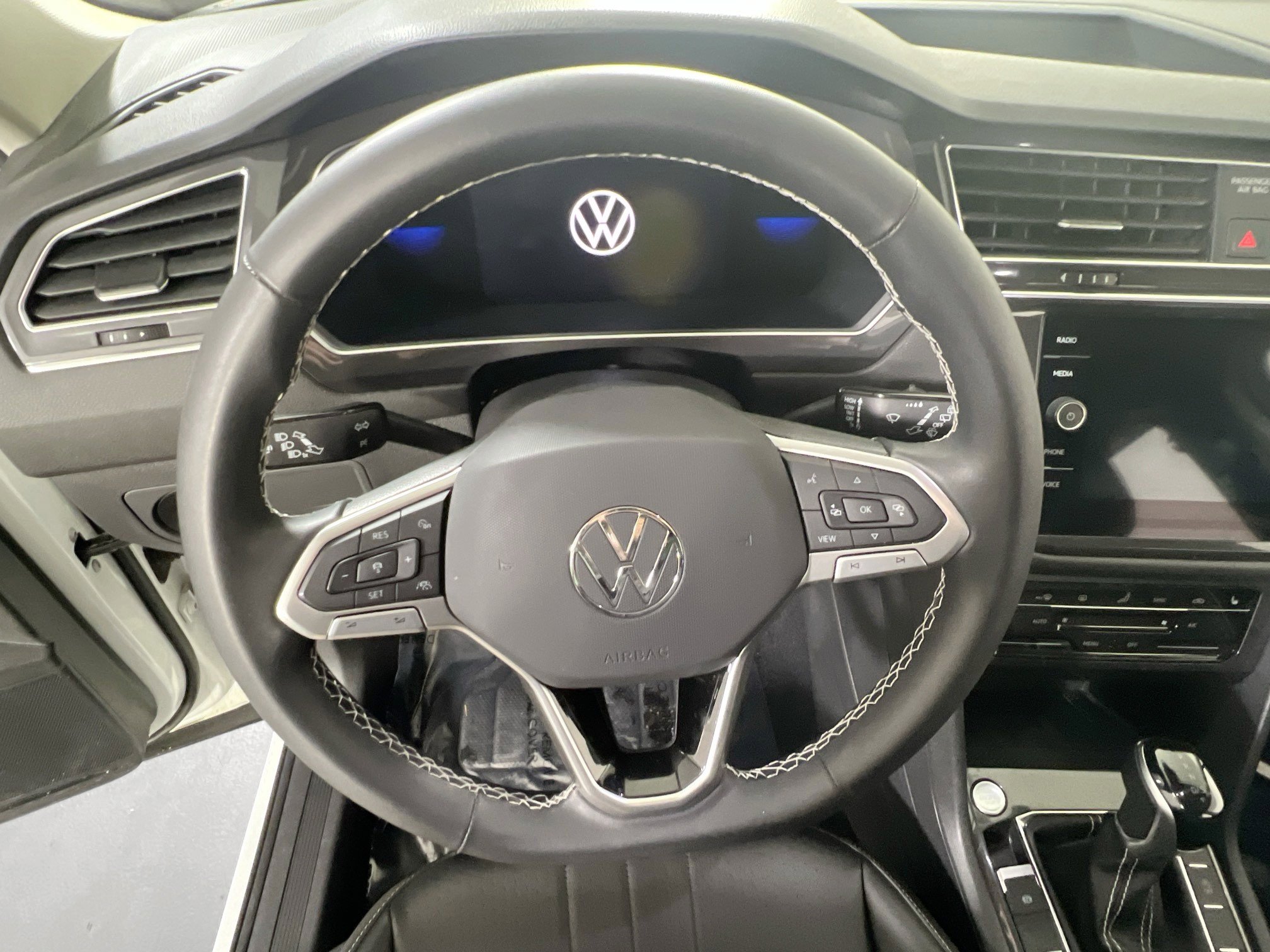 Used 2022 Volkswagen Tiguan SE AWD/4WD image 11