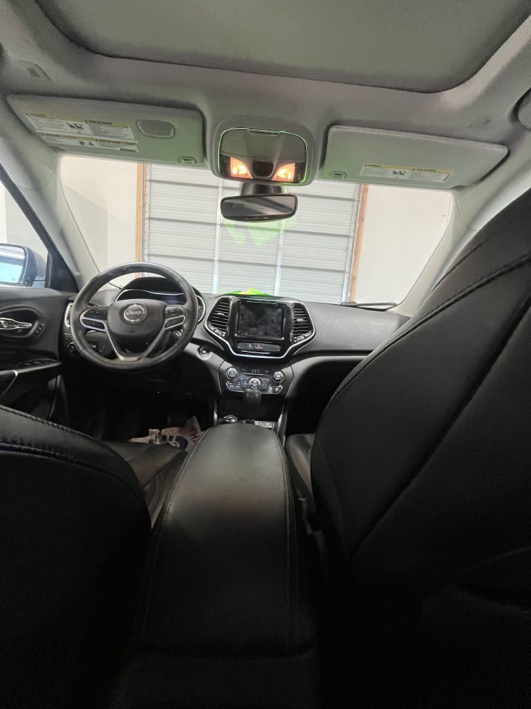 Used 2019 Jeep Cherokee Limited image 7