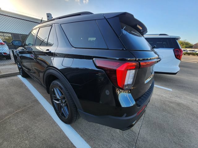 Used 2025 Ford Explorer ST-Line w/ ST-Line Street Pack AWD/4WD image 6