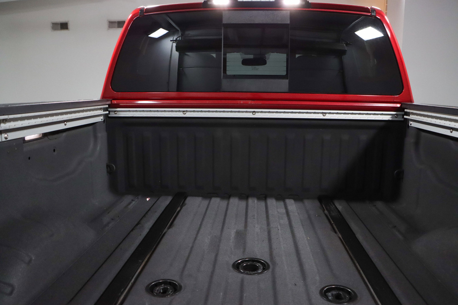Used 2017 Nissan Titan SV AWD/4WD image 30