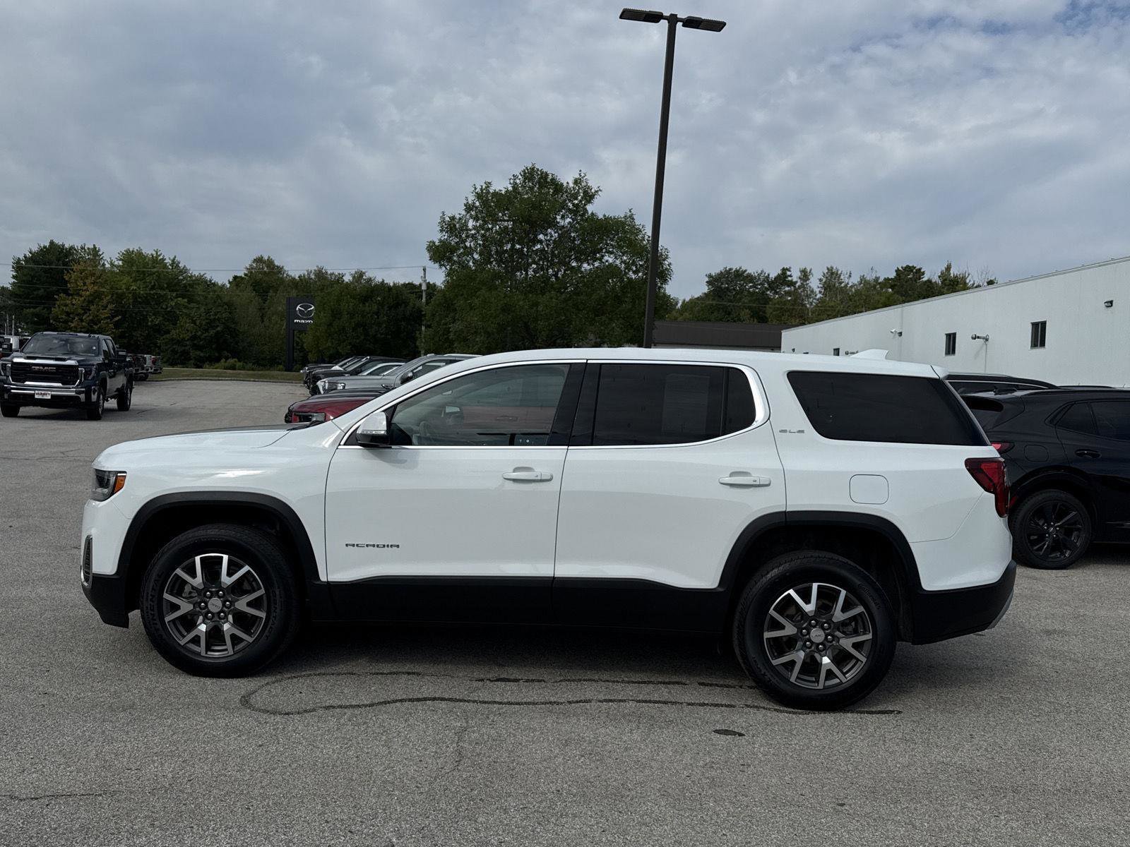 Used 2023 GMC Acadia SLE image 5