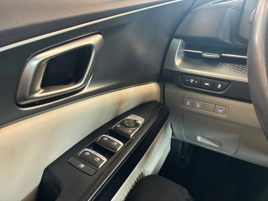 Certified 2024 Kia Carnival LX FWD image 27