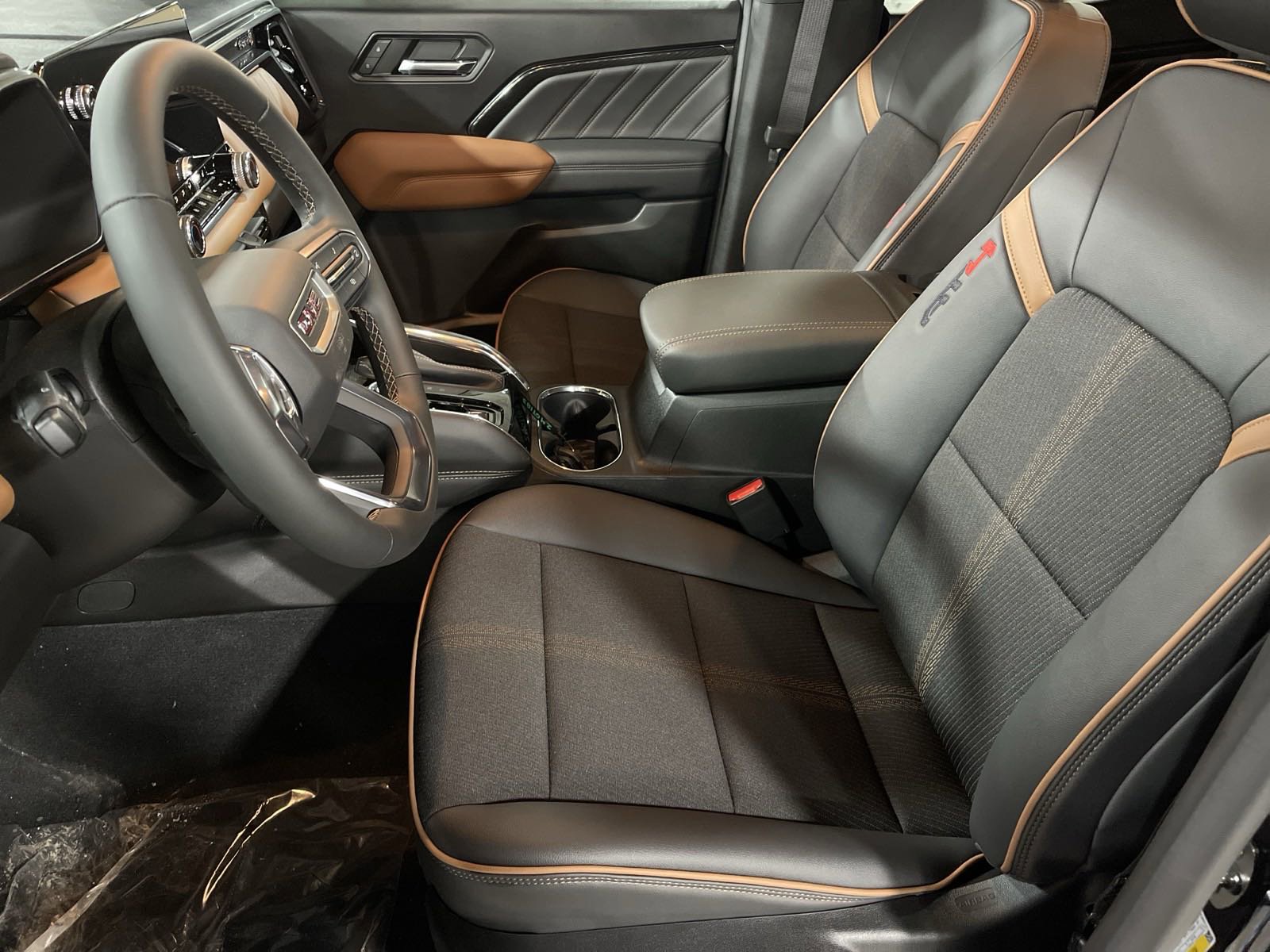 Used 2024 GMC Canyon AT4 w/ Technology Package image 13