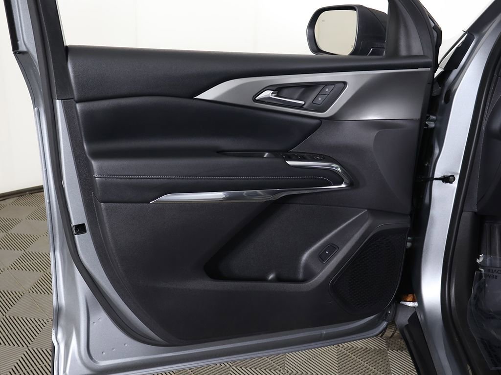 Used 2026 Chevrolet Traverse LT w/ Driver Confidence Package image 24