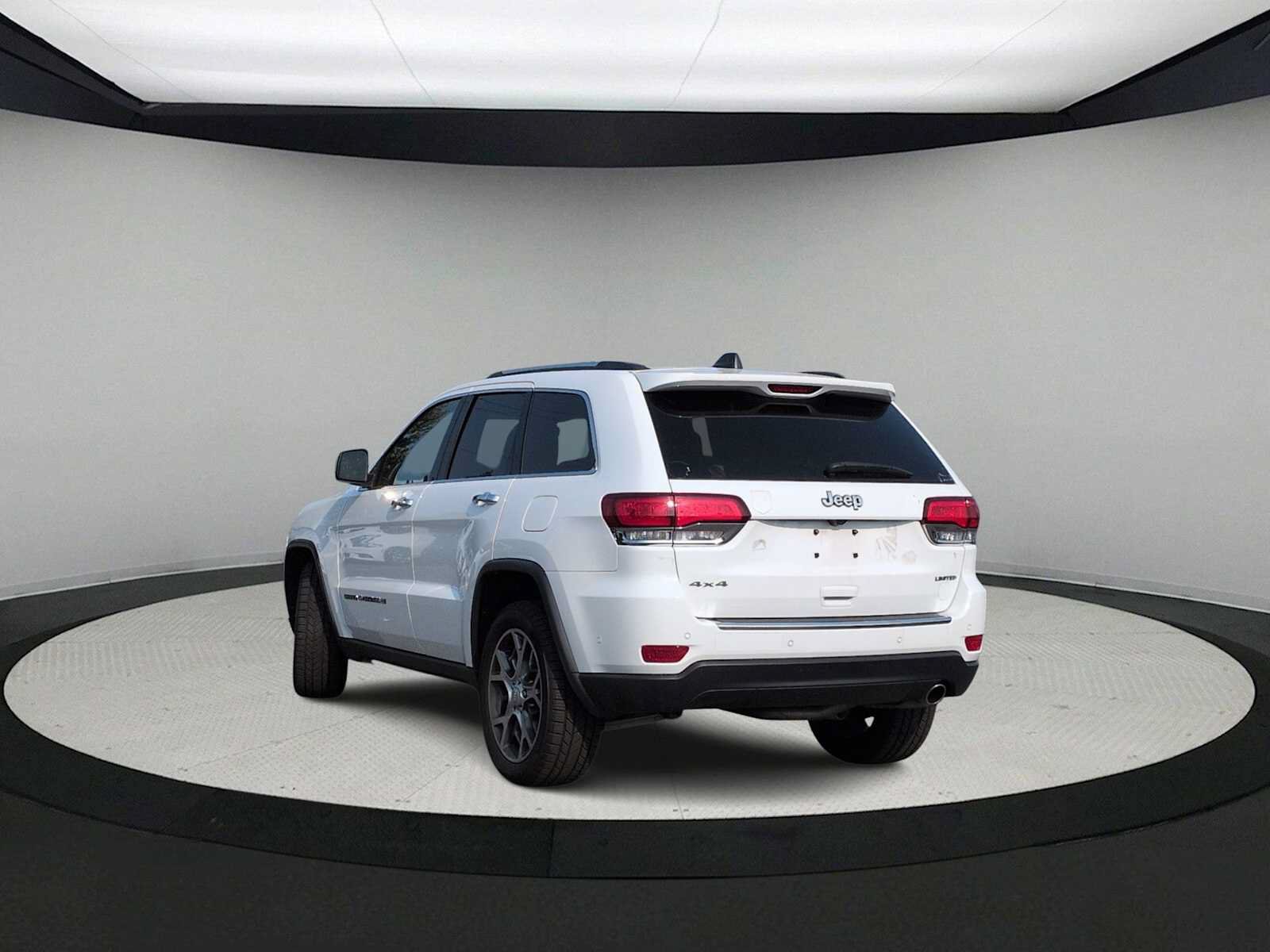 Used 2022 Jeep Grand Cherokee Limited w/ Tech Group AWD/4WD image 6