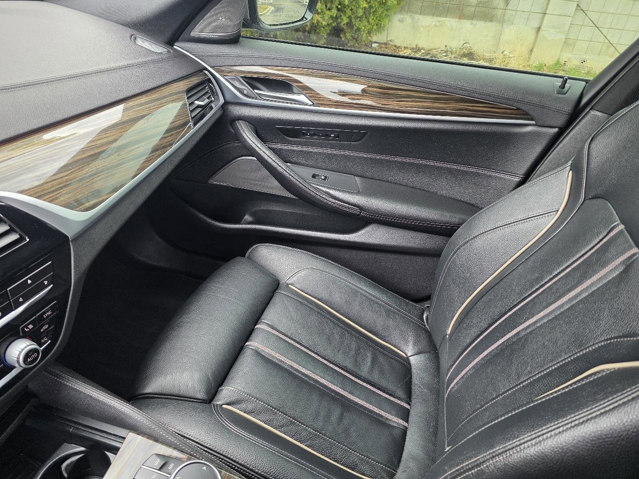 Used 2018 BMW M550i xDrive w/ Driving Assistance Package image 18