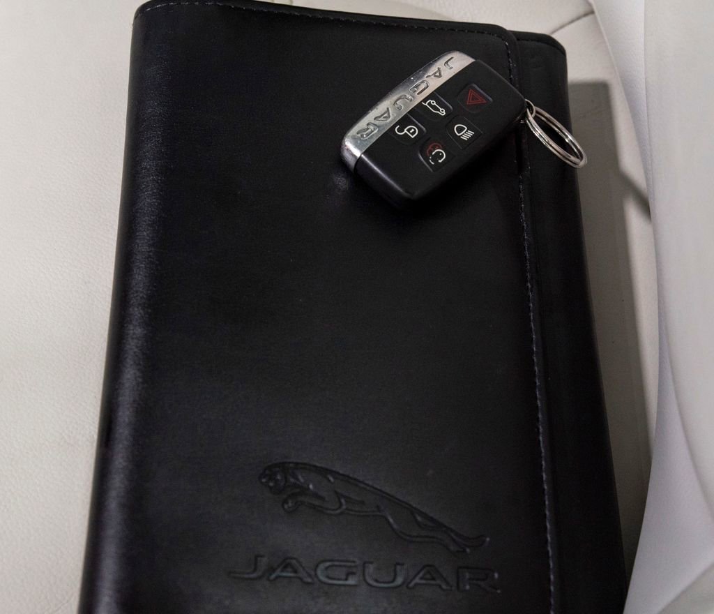 Used 2020 Jaguar F-PACE Prestige image 31