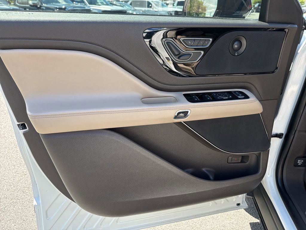 Used 2021 Lincoln Aviator Grand Touring w/ Elements Package Plus AWD/4WD image 16