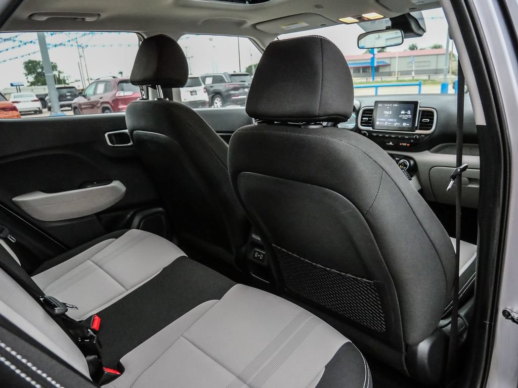 Used 2025 Hyundai Venue SEL FWD image 34
