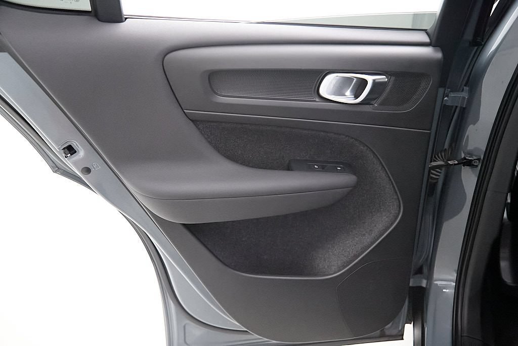 Certified 2023 Volvo C40 P8 Recharge Ultimate AWD/4WD image 18