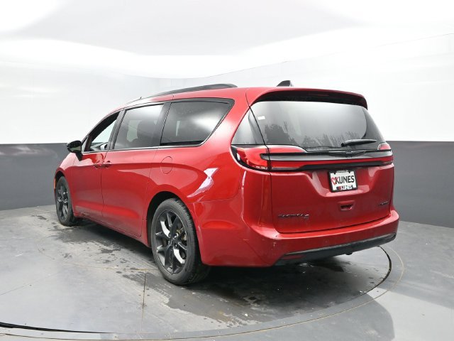 Used 2025 Chrysler Pacifica Limited FWD image 10